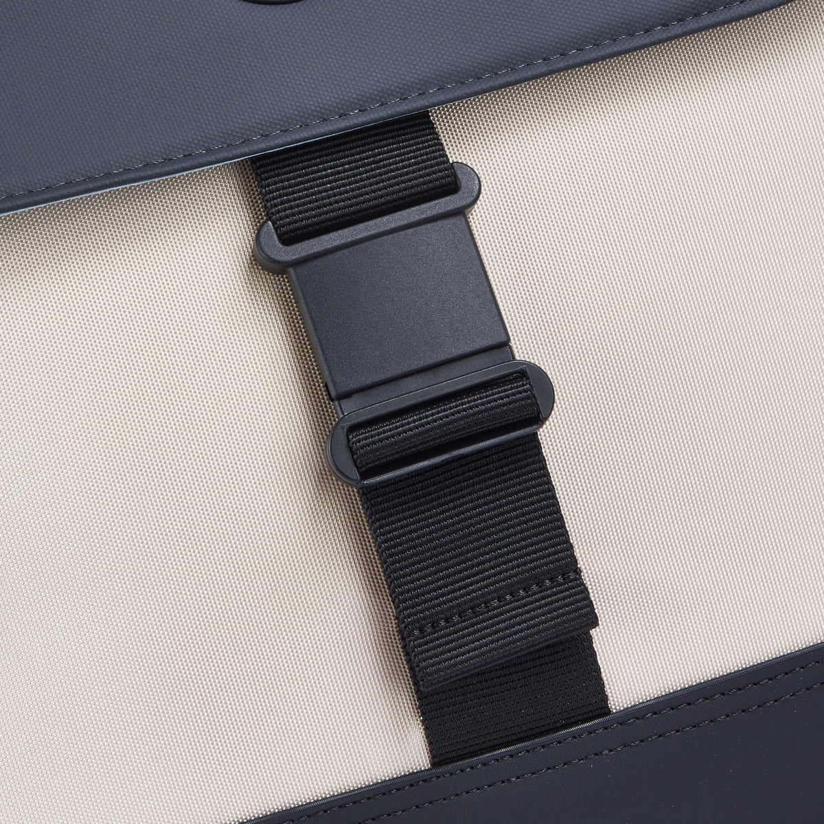 SECURFLAP | Sac Messenger sable